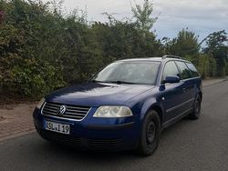Blau Gebraucht 2001 VW Passat Kombi | 1.990 € (Etwas zu teuer)