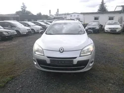 Grau Gebraucht 2012 Renault Mégane GrandTour Bose Edition Kombi | 1.350 € (Fairer Preis)