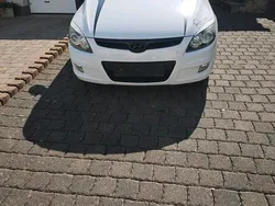 Weiß Gebraucht 2009 Hyundai i30 Kleinwagen | 1.750 € (Fairer Preis)