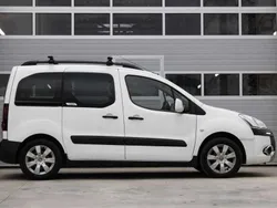 Weiß Gebraucht 2015 Citroën Berlingo SELECTION Van / Kleinbus | 10.000 € (Etwas zu teuer)