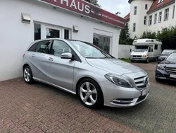 Silber Gebraucht 2014 Mercedes B180 Urban Van / Kleinbus | 14.380 € (Fairer Preis)