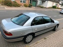 Silber Gebraucht 1996 Opel Omega Limousine | 2.869 € (Teuer)