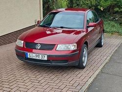 Rot Gebraucht 1997 VW Passat Basis Limousine | 1.111 € (Guter Preis)
