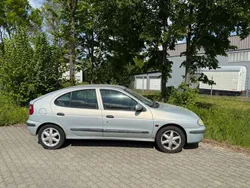 Grau Gebraucht 1999 Renault Mégane Limousine | 1.200 € (Fairer Preis)