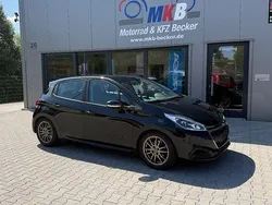 Schwarz Gebraucht 2017 Peugeot 208 Active Kleinwagen | 6.999 € (Fairer Preis)