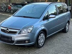 Grau Gebraucht 2006 Opel Zafira Van / Kleinbus | 5.500 € (Teuer)