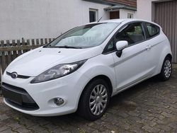 Weiß Gebraucht 2011 Ford Fiesta Trend Limousine | 2.500 €