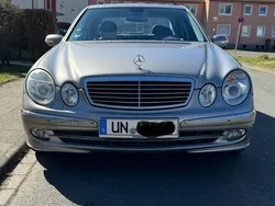 Grau Gebraucht 2005 Mercedes E220 Avantgarde Limousine | 7.500 € (Teuer)