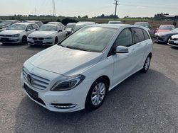 Weiß Gebraucht 2014 Mercedes B180 Van / Kleinbus | 4.790 € (Superpreis)