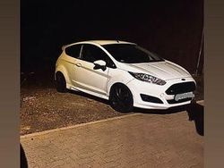 Weiß Gebraucht 2014 Ford Fiesta Individual Kleinwagen | 8.000 € (Etwas zu teuer)