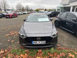 Grau Gebraucht 2024 Mazda 3 Limousine | 27.540 €