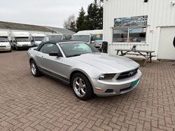 Silber Gebraucht 2010 Ford Mustang Cabrio | 13.900 €