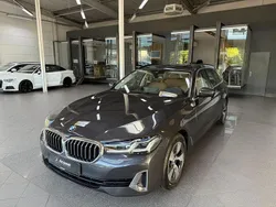 Grau Gebraucht 2021 BMW 520 Luxury Line Kombi | 30.990 € (Fairer Preis)