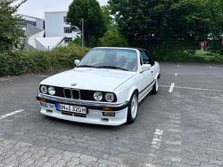 Weiß Gebraucht 1989 BMW 320 Cabriolet Basis Cabrio | 10.900 €