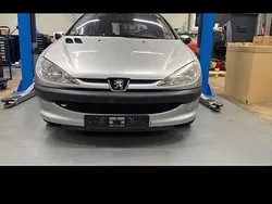 Silber Gebraucht 2003 Peugeot 206 Kleinwagen | 2.600 €
