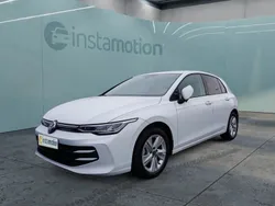 Weiß Gebraucht 2024 VW Golf VIII Life Limousine | 24.905 € (Fairer Preis)