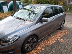 Grau Gebraucht 2015 Mercedes B180 Edition Van / Kleinbus | 10.700 € (Fairer Preis)