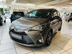 Gray metallic Gebraucht 2019 Toyota Yaris Hybrid Club Limousine | 14.900 € (Fairer Preis)