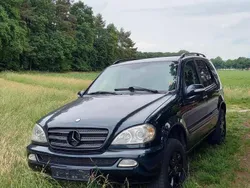 Blau Gebraucht 2002 Mercedes ML270 SUV | 3.000 €