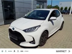 Weiß Gebraucht 2022 Toyota Yaris Hybrid Comfort Limousine | 17.930 € (Superpreis)