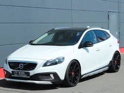 Weiß Gebraucht 2015 Volvo V40 CC Momentum Kombi | 14.999 € (Fairer Preis)