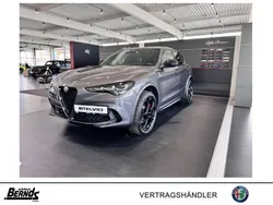 Grigio vesuvio metallic Neu 2024 Alfa Romeo Stelvio Quadrifoglio SUV | 79.875 € (Fairer Preis)