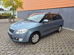 Sedamodra satine/satine blau Gebraucht 2009 Skoda Fabia Style Kleinwagen | 3.990 € (Fairer Preis)