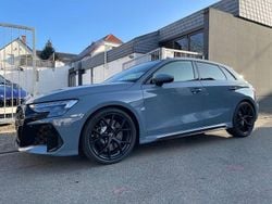 Kemoragrau metallic Neu 2025 Audi RS3 Sportback Sport Kleinwagen | 69.990 € (Guter Preis)