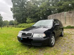 Schwarz Gebraucht 2003 Skoda Octavia Kombi | 1.500 € (Fairer Preis)