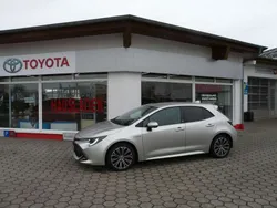 Precious silver Gebraucht 2020 Toyota Corolla Team Limousine | 18.250 € (Fairer Preis)