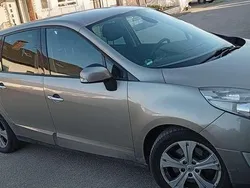Braun Gebraucht 2010 Renault Grand Scénic III Dynamique Van / Kleinbus | 3.299 € (Guter Preis)