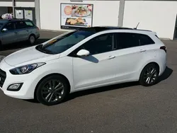 Weiß Gebraucht 2016 Hyundai i30 Passion Plus Kombi | 12.200 € (Fairer Preis)