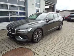 Pine grey / metallic (metallic) Gebraucht 2021 Volvo V60 Inscription Kombi | 28.890 € (Guter Preis)