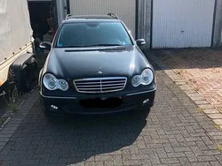 Schwarz Gebraucht 2006 Mercedes C350 Avantgarde Kombi | 2.800 € (Fairer Preis)