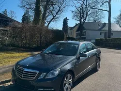 Grau Gebraucht 2011 Mercedes E200 Avantgarde Limousine | 9.399 € (Fairer Preis)