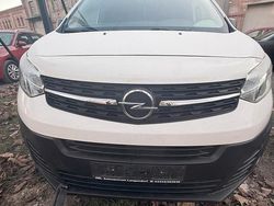 Weiß Gebraucht 2021 Opel Vivaro Edition Van / Kleinbus | 11.990 € (Fairer Preis)