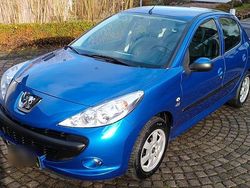 Blau Gebraucht 2011 Peugeot 206+ Kleinwagen | 3.800 € (Etwas zu teuer)