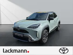Urban khaki (6x3)/ black (202) Gebraucht 2024 Toyota Yaris Cross SUV | 31.990 € (Teuer)