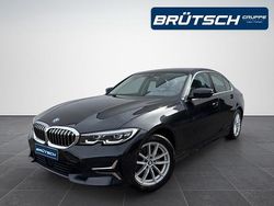 Black sapphire metallic Gebraucht 2021 BMW 320 Luxury Line Limousine | 33.980 € (Etwas zu teuer)