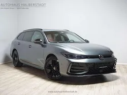 Graphitgrau metallic Gebraucht 2024 VW Passat R-line Kombi | 43.790 € (Guter Preis)