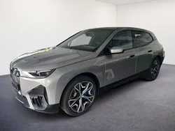 Grau Gebraucht 2022 BMW iX Performance SUV | 53.300 € (Fairer Preis)