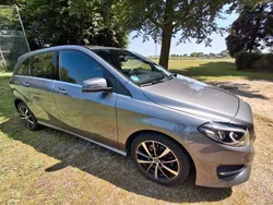 Grau Gebraucht 2018 Mercedes B180 Style Van / Kleinbus | 17.499 € (Fairer Preis)