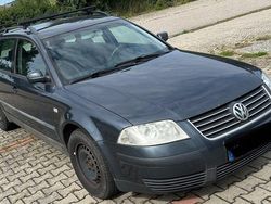 Grau Gebraucht 2001 VW Passat Kombi | 999 € (Fairer Preis)