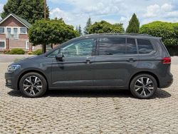 Grau Gebraucht 2024 VW Touran Move Van / Kleinbus | 33.770 € (Fairer Preis)