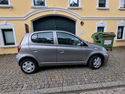 Silber Gebraucht 2005 Toyota Yaris Kleinwagen | 2.100 € (Fairer Preis)