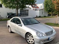 Grau Gebraucht 2004 Mercedes 220 Elegance Limousine | 4.900 €