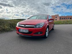 Rot Gebraucht 2005 Opel Astra GTC Coupé | 2.749 € (Etwas zu teuer)