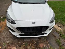 Weiß Gebraucht 2021 Ford Focus ST-Line Limousine | 18.000 €