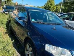 Blau Gebraucht 2005 VW Passat Limousine | 2.000 €