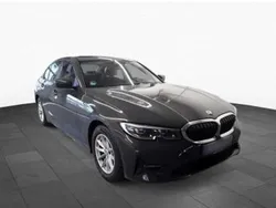 Grau Gebraucht 2022 BMW 320 Sport Line Limousine | 34.488 € (Fairer Preis)